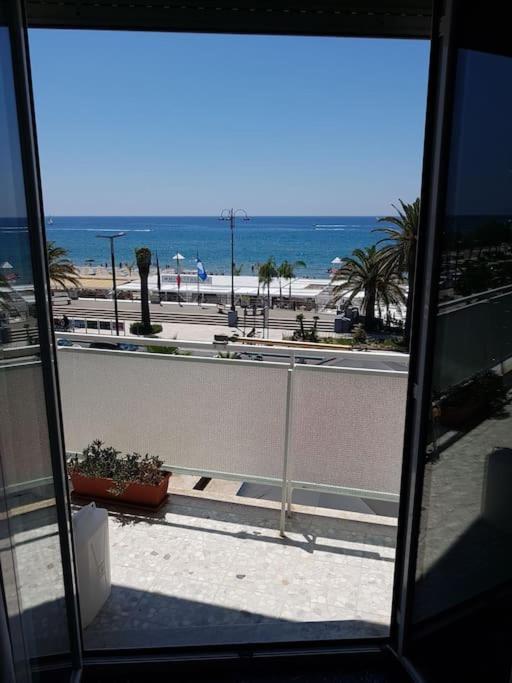Casa Al Mare - Lido Apartment แตร์ราชินา ภายนอก รูปภาพ